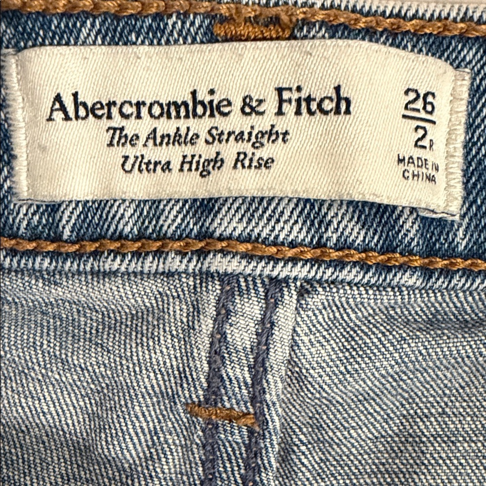 Abercrombie Ultra High Rise Ankle Straight Jeans Patch Distressed Sz 26 - Picture 6 of 7